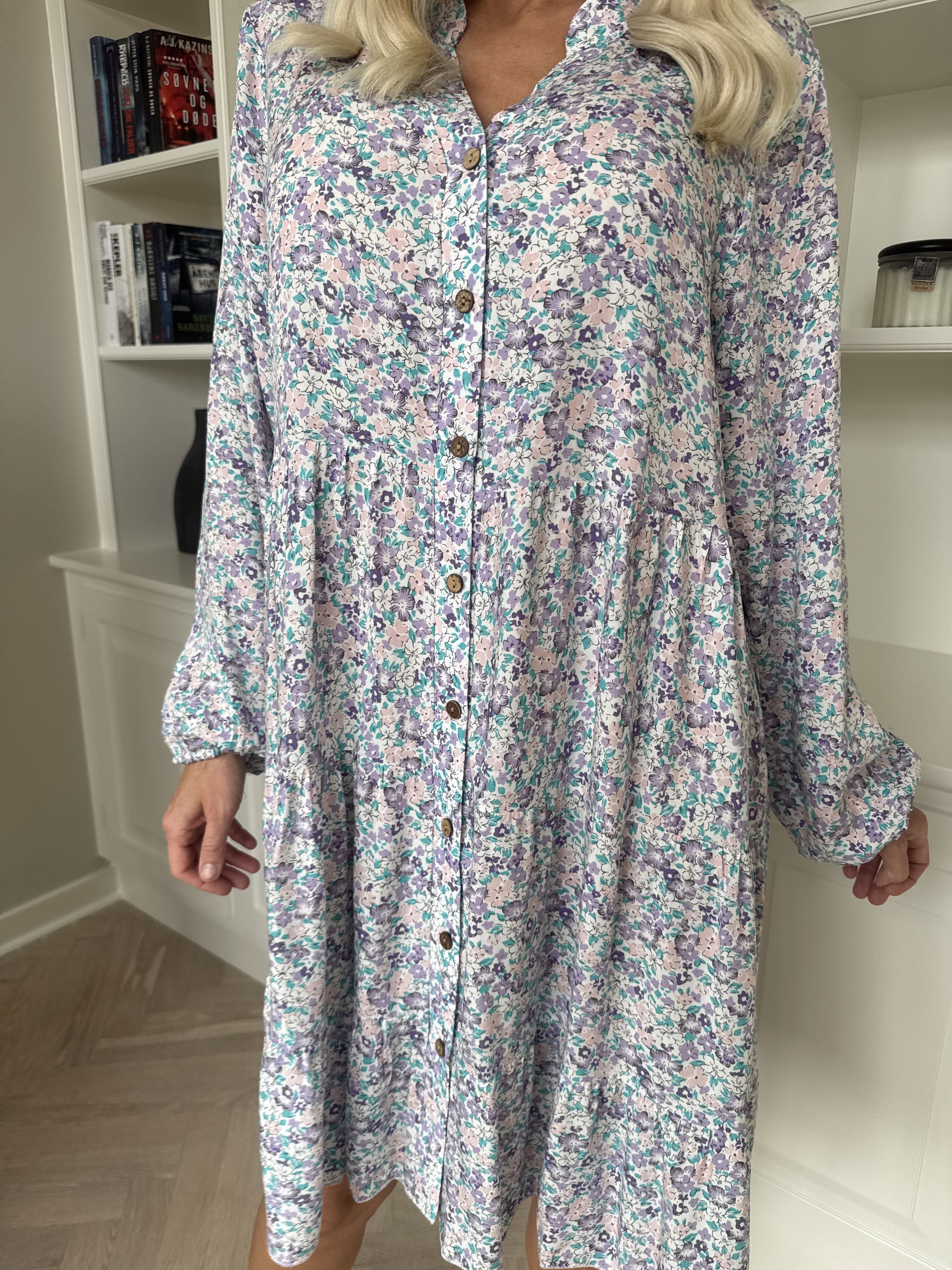 Avana - Blomstret kjole i bomuld med A-facon